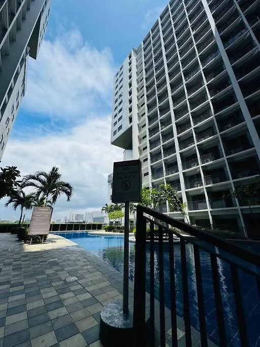 2Br W/ Balcony Manila Bay View Apartment